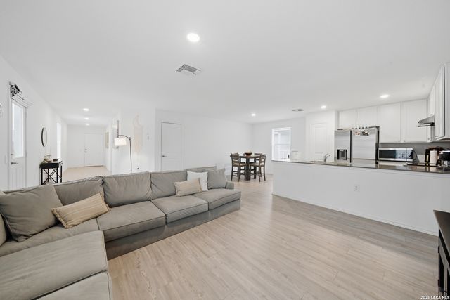 927 Magrum Way, San Antonio, TX 78221