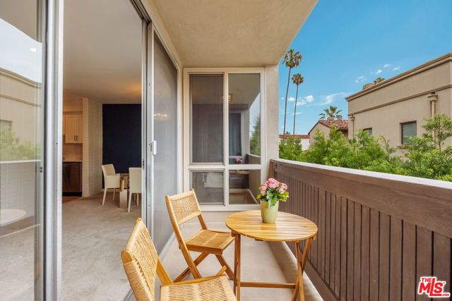 809 S Bundy Drive 205, Los Angeles, CA 90049