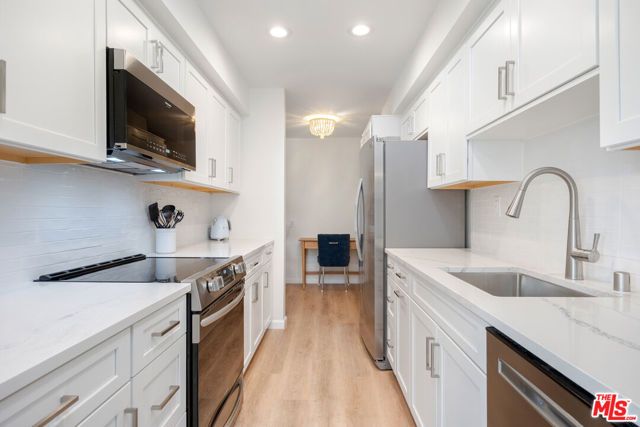 809 S Bundy Drive 205, Los Angeles, CA 90049
