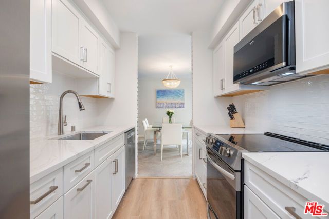 809 S Bundy Drive 205, Los Angeles, CA 90049
