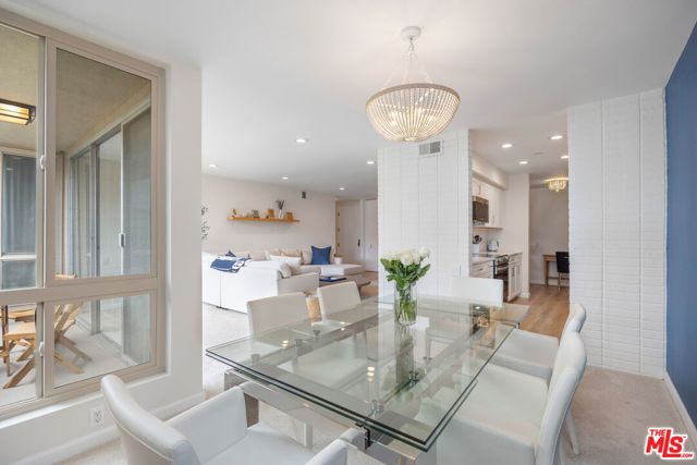 809 S Bundy Drive 205, Los Angeles, CA 90049