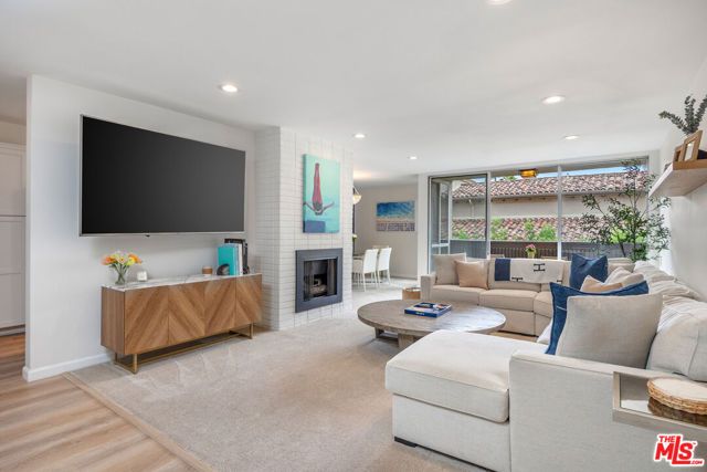 809 S Bundy Drive 205, Los Angeles, CA 90049