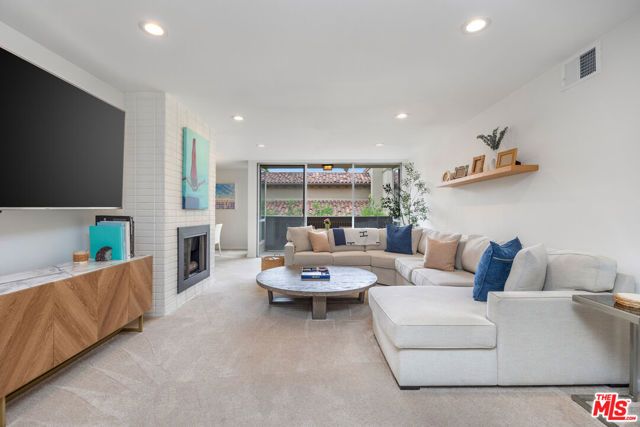 809 S Bundy Drive 205, Los Angeles, CA 90049