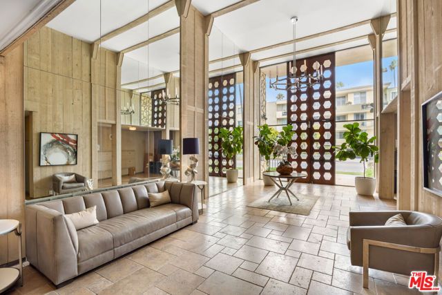 809 S Bundy Drive 205, Los Angeles, CA 90049