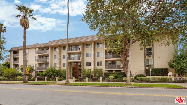 809 S Bundy Drive 205, Los Angeles, CA 90049
