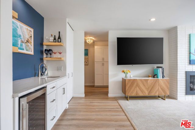 809 S Bundy Drive 205, Los Angeles, CA 90049