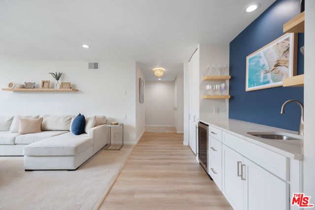 809 S Bundy Drive 205, Los Angeles, CA 90049