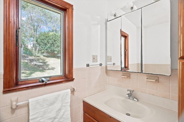 1881 Great Pond Road, North Andover, MA 01845
