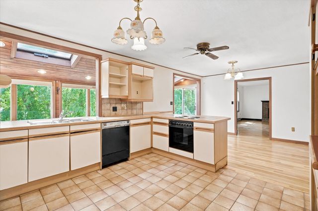 1881 Great Pond Road, North Andover, MA 01845