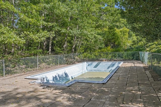 1881 Great Pond Road, North Andover, MA 01845