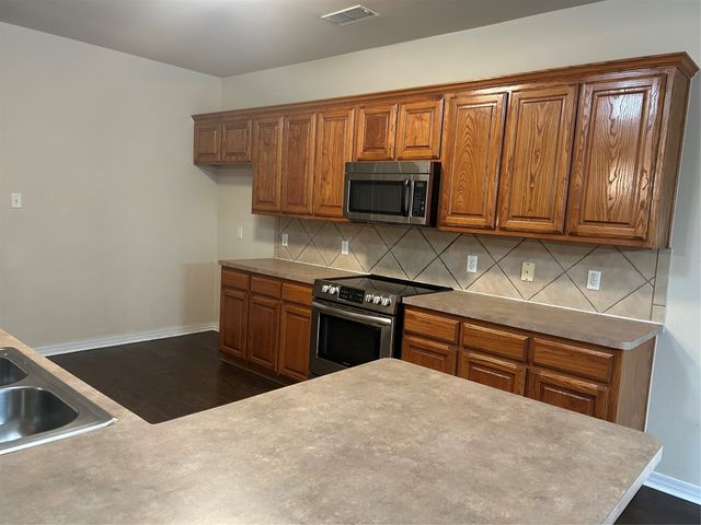 300 Rain Tree Drive, Sunnyvale, TX 75182