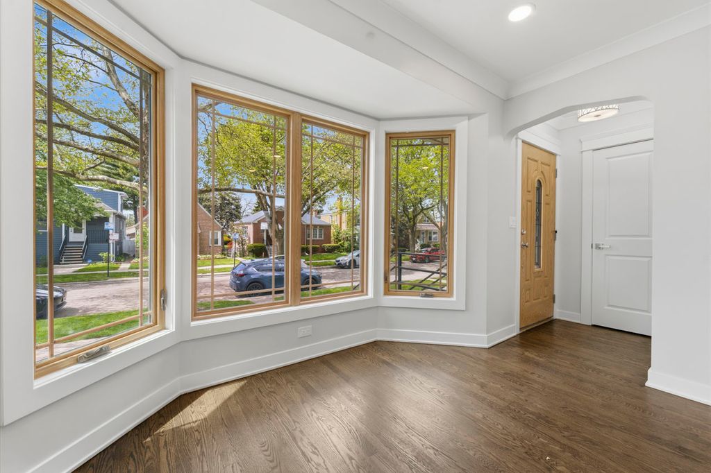 4903 N Moody Avenue, Chicago, IL 60630 — photo 2