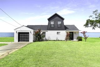 810 W Cattle Dr, Onalaska, TX 77360