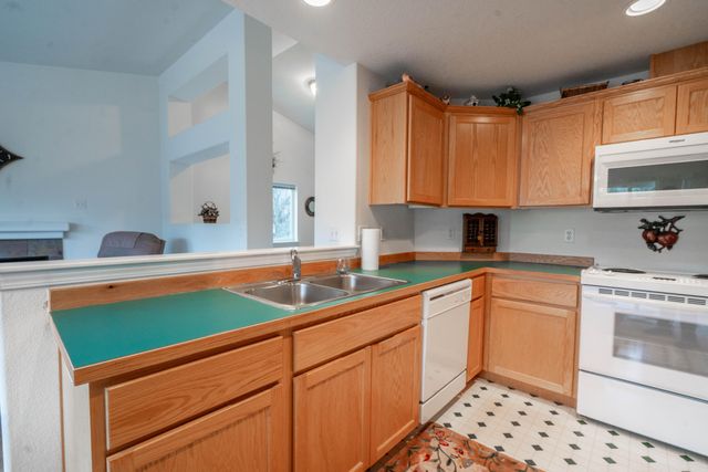 2120 NW 21st Court, Redmond, OR 97756