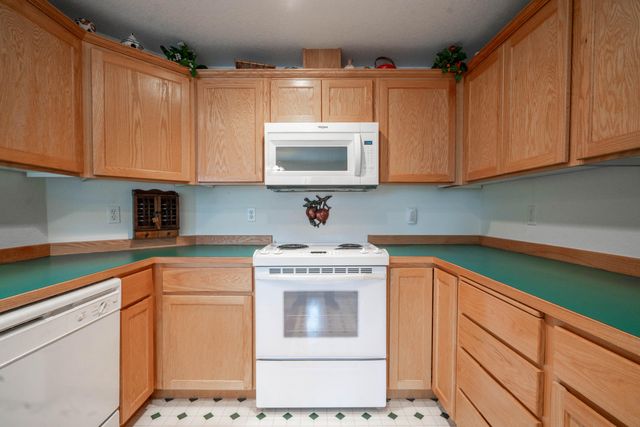 2120 NW 21st Court, Redmond, OR 97756