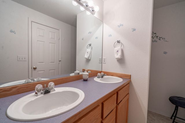 2120 NW 21st Court, Redmond, OR 97756