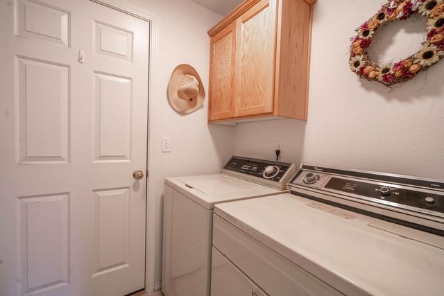 2120 NW 21st Court, Redmond, OR 97756