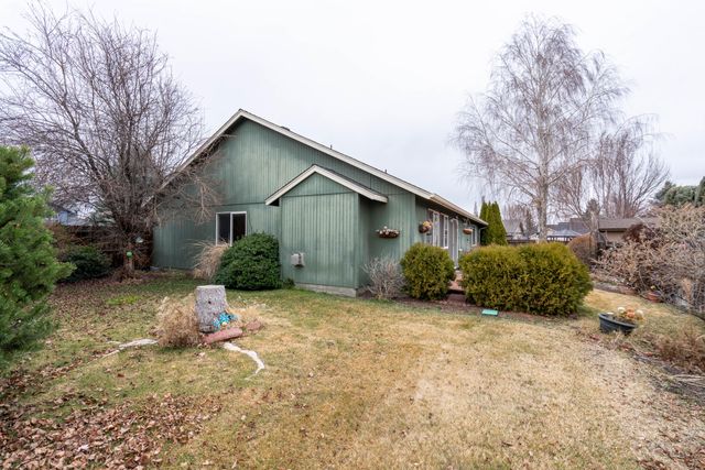 2120 NW 21st Court, Redmond, OR 97756
