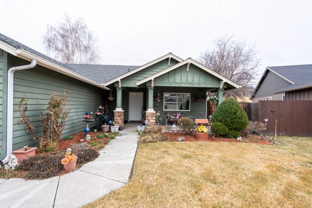 2120 NW 21st Court, Redmond, OR 97756