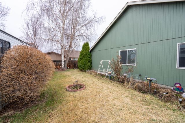2120 NW 21st Court, Redmond, OR 97756
