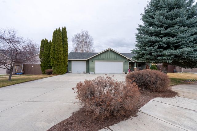 2120 NW 21st Court, Redmond, OR 97756