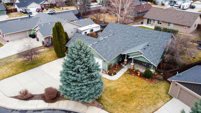 2120 NW 21st Court, Redmond, OR 97756
