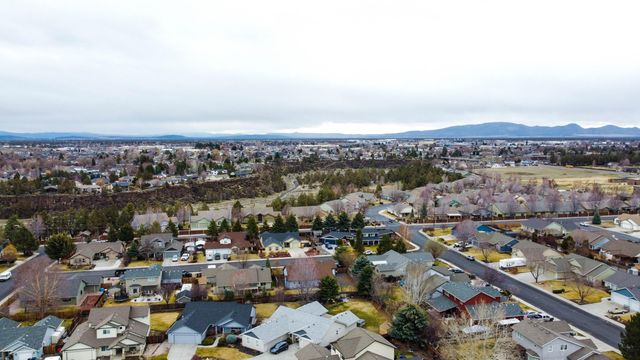 2120 NW 21st Court, Redmond, OR 97756