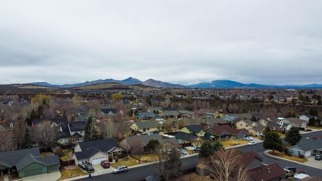 2120 NW 21st Court, Redmond, OR 97756