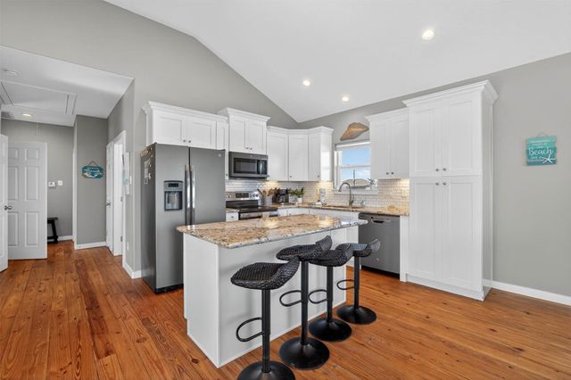 18607 Warrior Road, Galveston, TX 77554