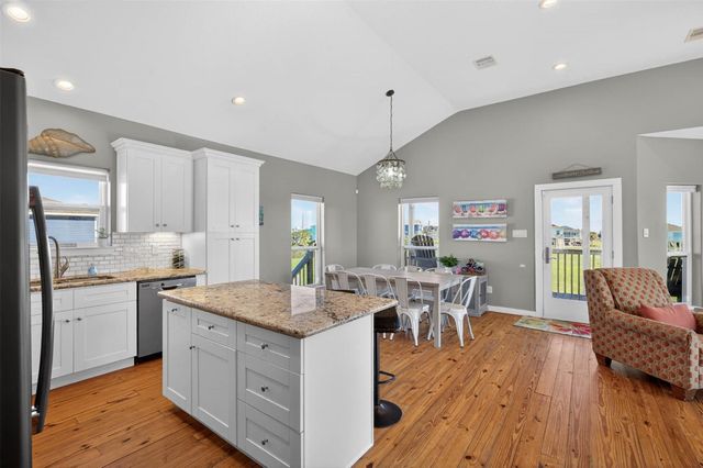 18607 Warrior Road, Galveston, TX 77554