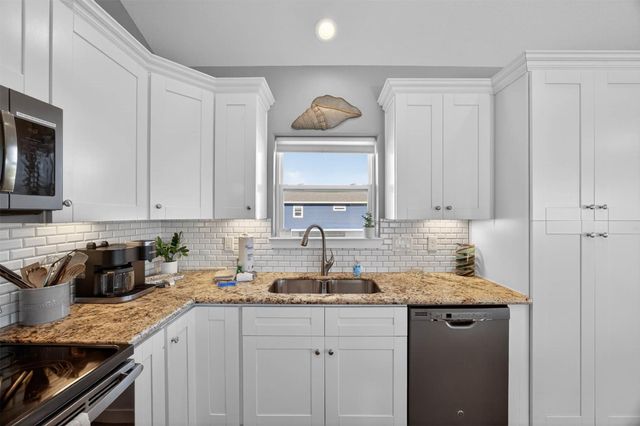 18607 Warrior Road, Galveston, TX 77554