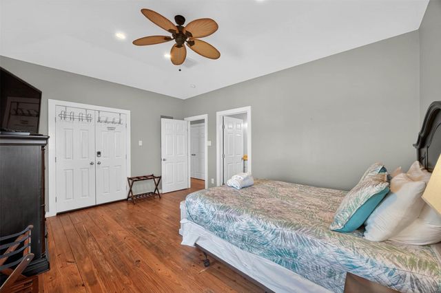 18607 Warrior Road, Galveston, TX 77554