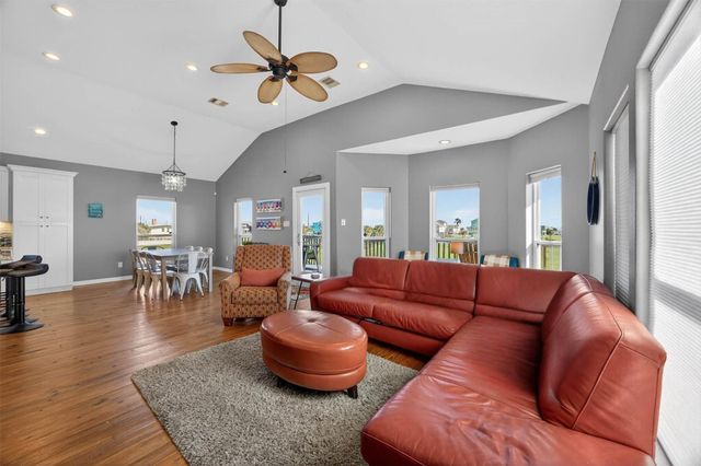 18607 Warrior Road, Galveston, TX 77554