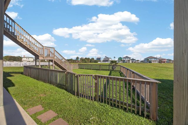 18607 Warrior Road, Galveston, TX 77554