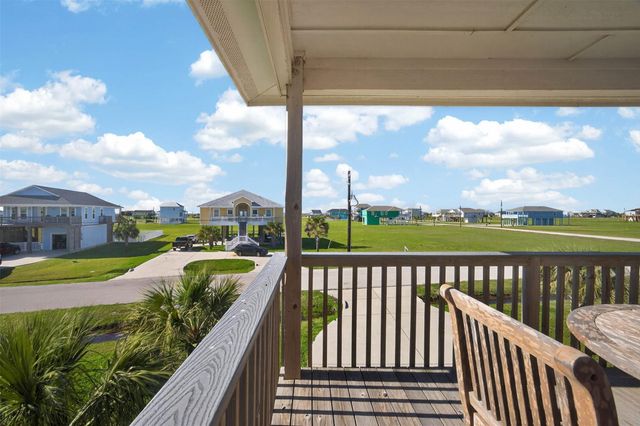 18607 Warrior Road, Galveston, TX 77554