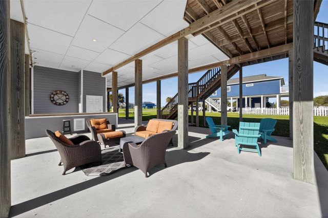 18607 Warrior Road, Galveston, TX 77554