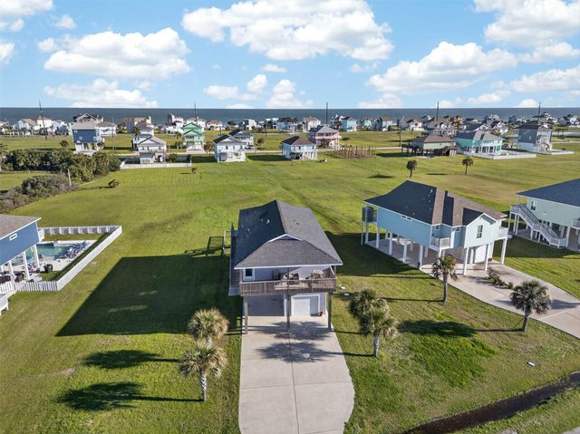 18607 Warrior Road, Galveston, TX 77554