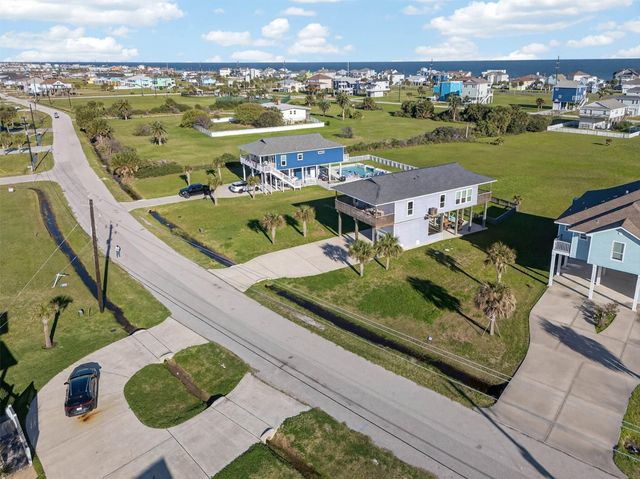 18607 Warrior Road, Galveston, TX 77554