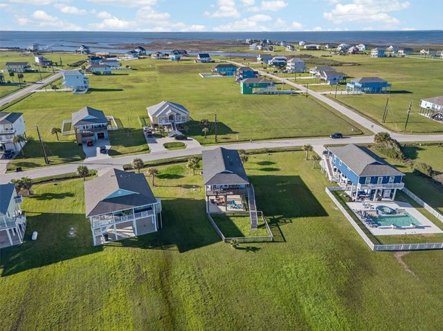 18607 Warrior Road, Galveston, TX 77554