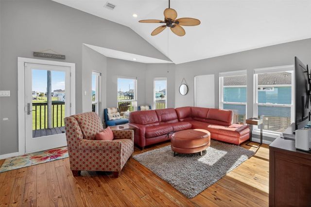 18607 Warrior Road, Galveston, TX 77554