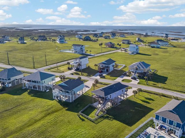 18607 Warrior Road, Galveston, TX 77554