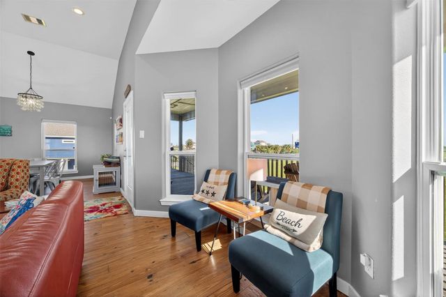 18607 Warrior Road, Galveston, TX 77554