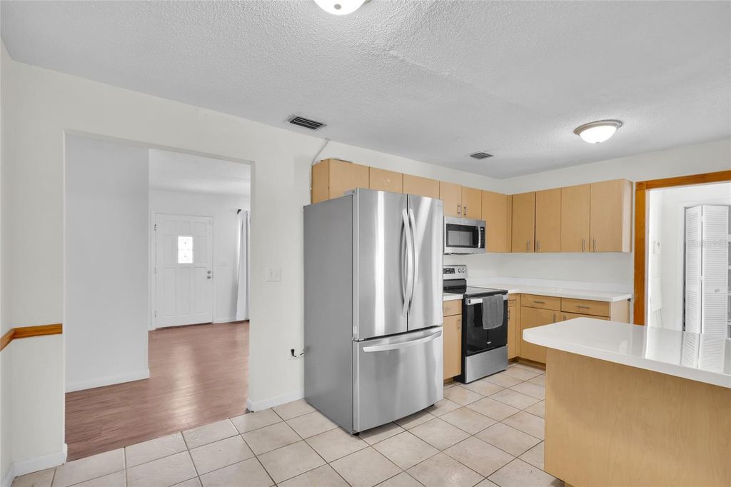 Image 8 of property listing at 3412 NE 22ND COURT, Ocala, FL 34479