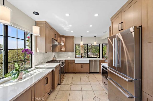 2556 N Ridgecrest, Orange, CA 92867