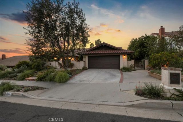 2556 N Ridgecrest, Orange, CA 92867