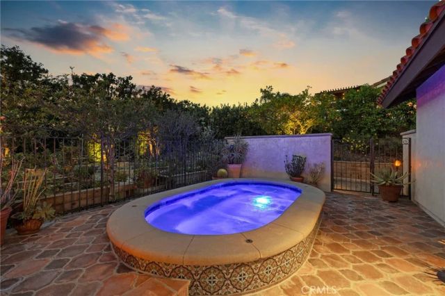 2556 N Ridgecrest, Orange, CA 92867