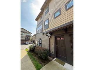 22832 Sw FOREST CREEK Dr 203, Sherwood, OR 97140
