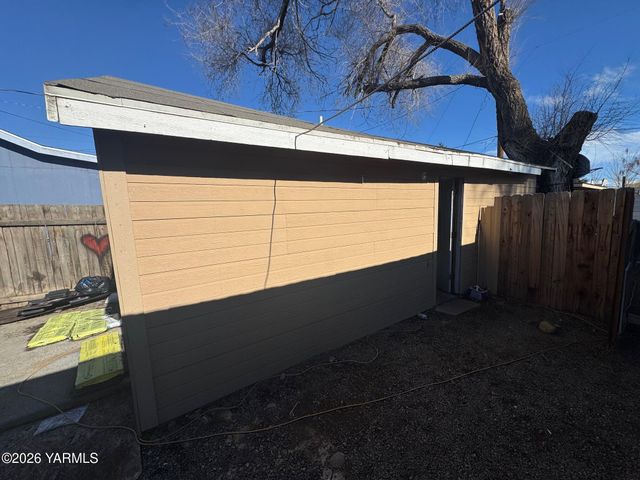 717 N 28th Ave, Yakima, WA 98902