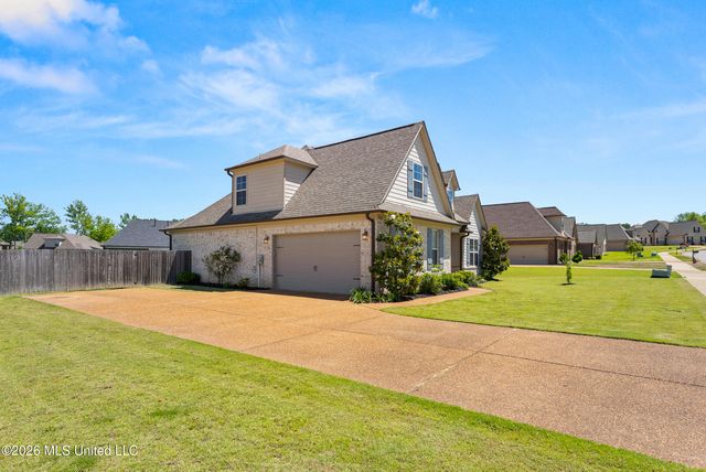 726 Benton Drive, Nesbit, MS 38651