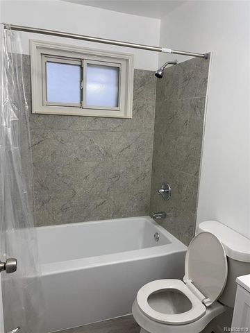 80 W Mansfield Avenue, Pontiac, MI 48340